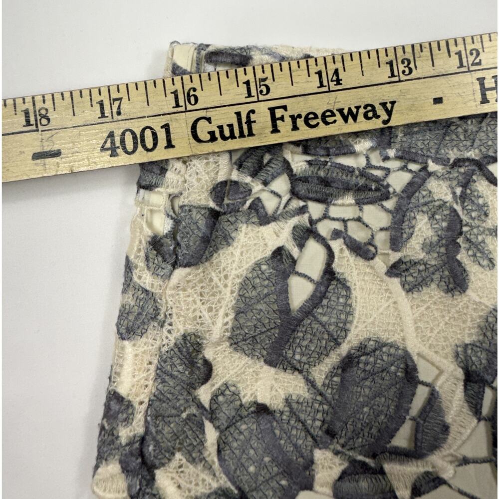 Tory Burch Gray & Cream Leaf guipure Lace Size 8 kammy shorts Cotton Lined - Picture 12 of 13